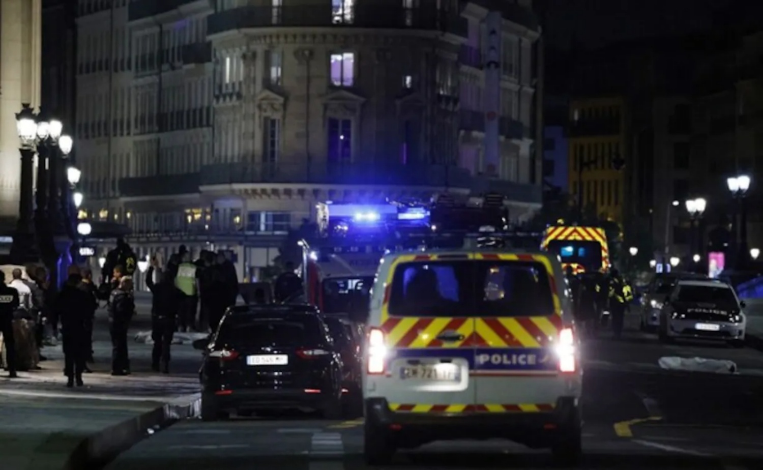 Παρίσι: Δύο νεκροί από πυρά αστυνομικών κατά αυτοκινήτου