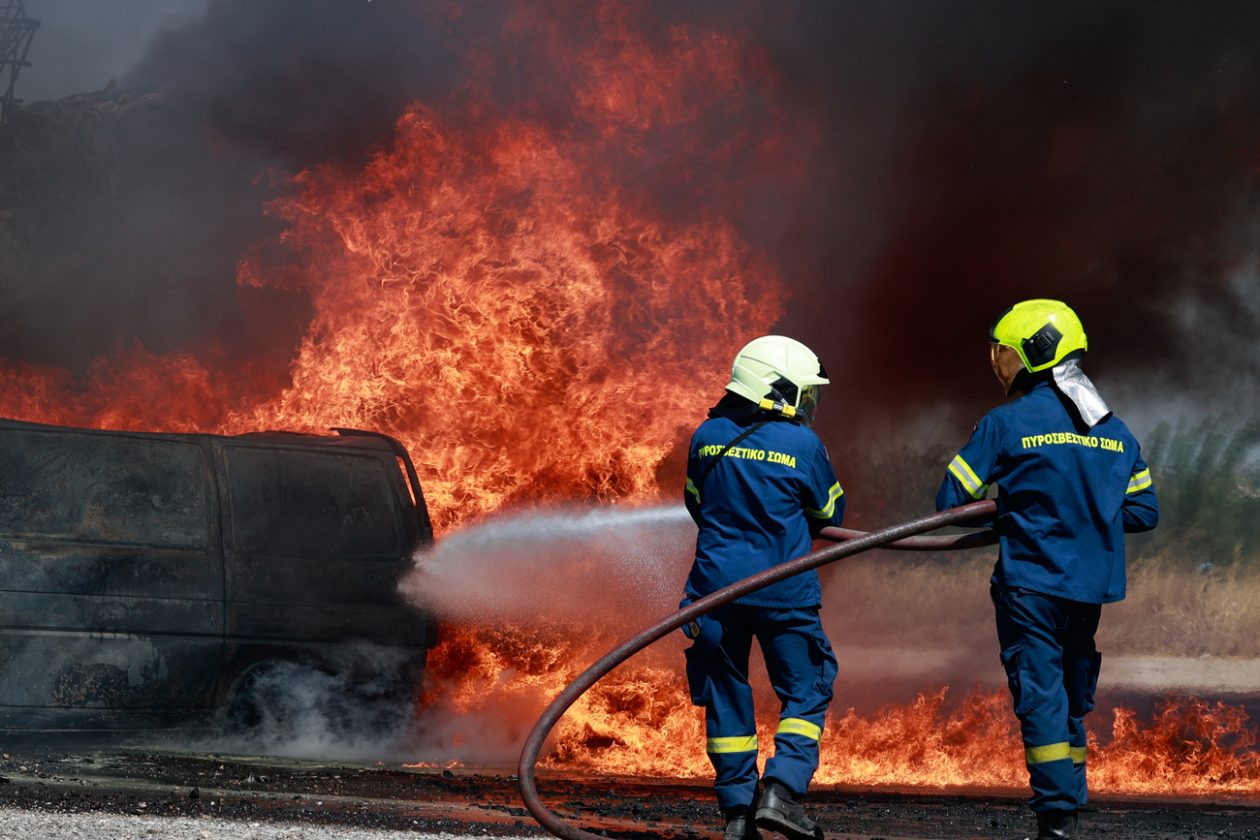 Πυρκαγιά σε εργοστάσιο στη Ριτσώνα – 112 για παραμονή σε εσωτερικούς χώρους