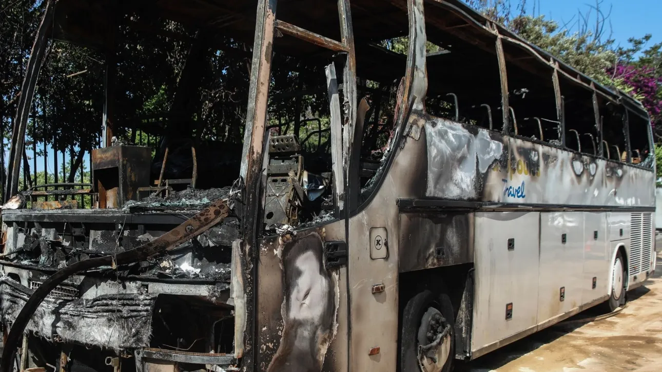 Στυλίδα: Κάηκε λεωφορείο στην Εθνική – Ρυθμίσεις κυκλοφορίας