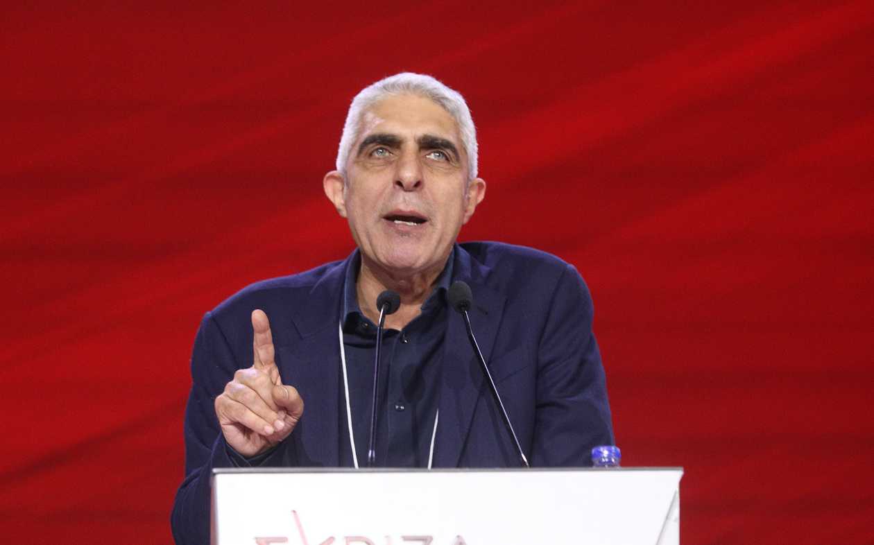 Γ. Τσίπρας: Καταγγέλλει απόλυση από τον ΣΥΡΙΖΑ – «Είχε λήξει η σύμβασή του» απαντά η Κουμουνδούρου