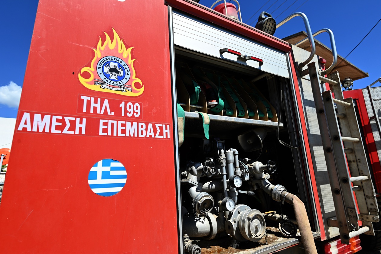 Θεσσαλονίκη: Φωτιά στον Προφήτη – Στη «μάχη» και εναέρια μέσα