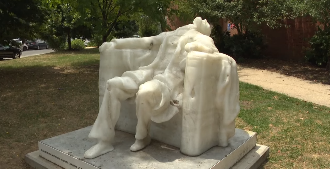 Ουάσιγκτον: Το κέρινο άγαλμα του Αβραάμ Λίνκολν έλιωσε στον καύσωνα