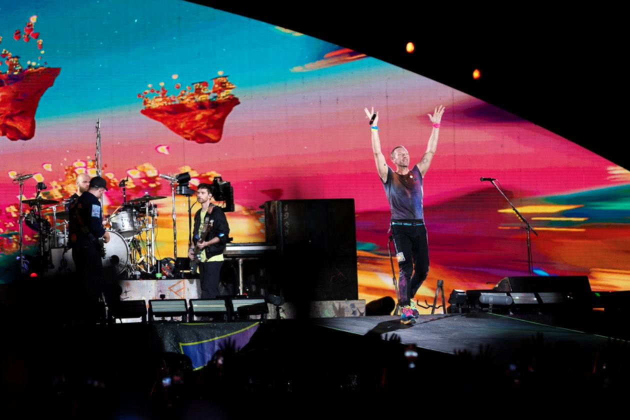 Coldplay: Κυκλοφόρησε το νέο βιντεοκλίπ που γυρίστηκε στο Ηρώδειο