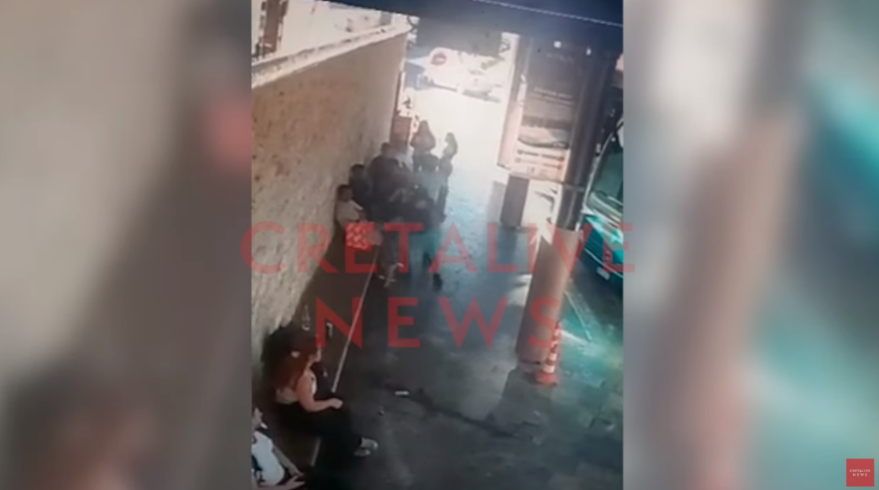 Ηράκλειο: Άνδρας επιτέθηκε σε τουρίστες και αστυνομικό στα ΚΤΕΛ