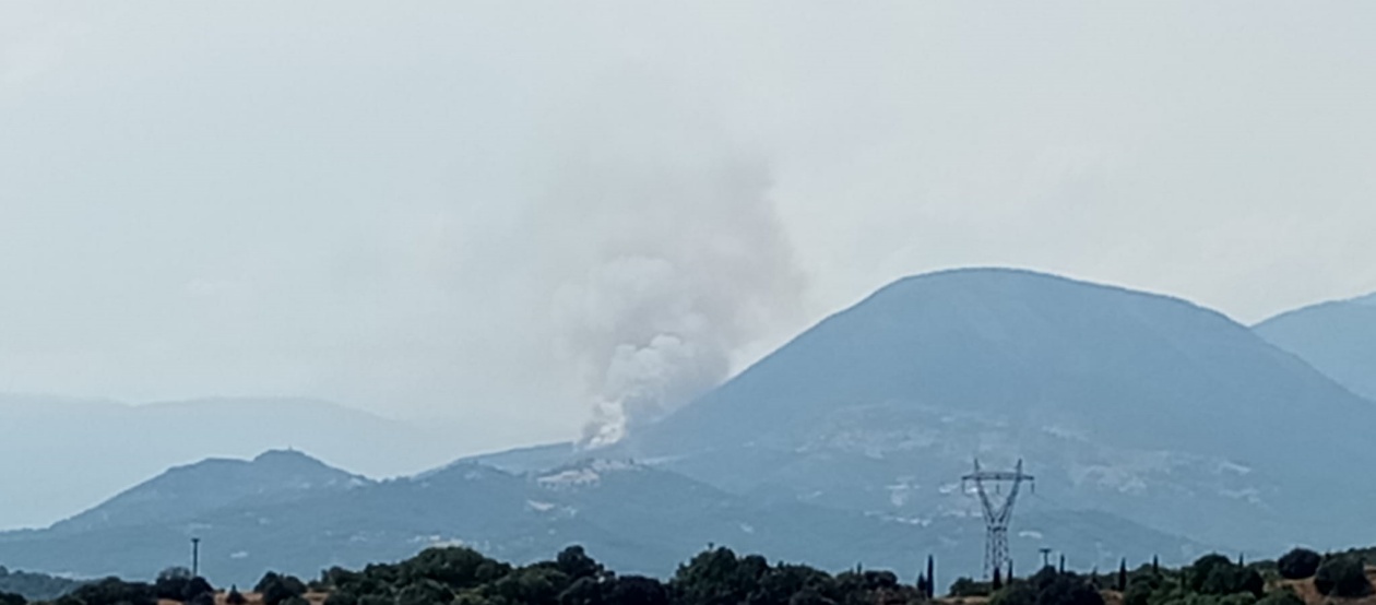 Καλαμπάκα: Φωτιά στο Ορθοβούνι – Ήχησε το 112 για απομάκρυνση