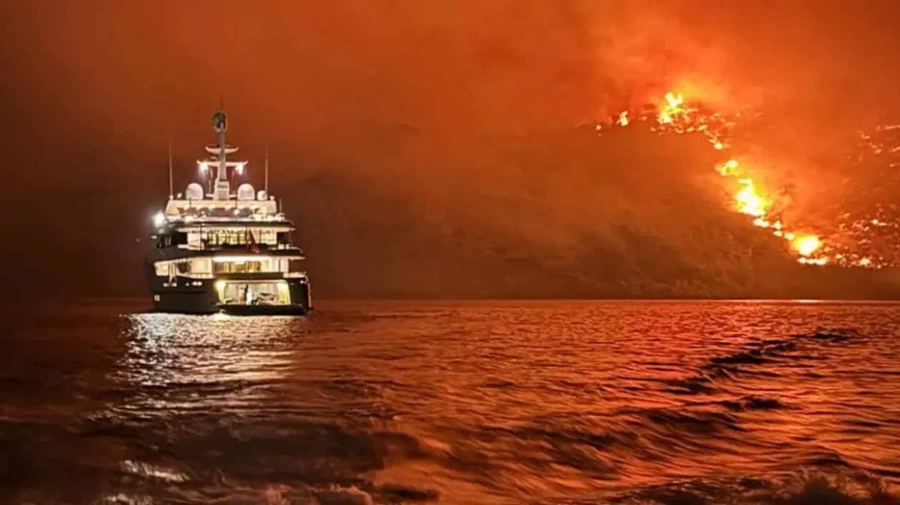 Φωτιά στην Υδρα: Στη Βουλιαγμένη το επίμαχο γιοτ – Τι κατέθεσε καπετάνιος διπλανού σκάφους