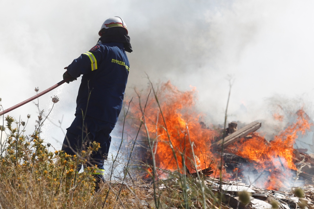 Πολύ υψηλός κίνδυνος πυρκαγιάς σε 6 Περιφέρειες αύριο